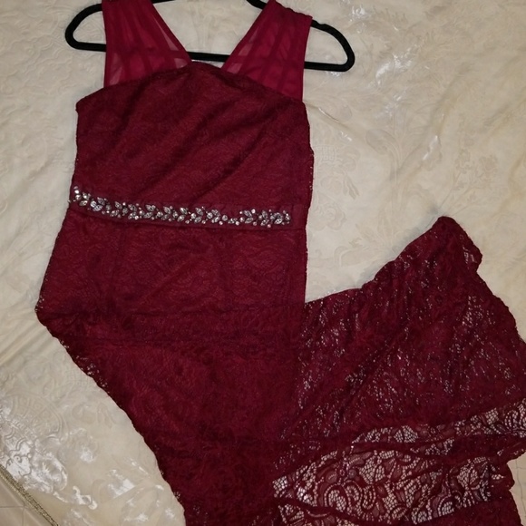 An Focus Studio Dresses & Skirts - LAST DROP! NWT! 💖Beautiful burgundy lace dress
